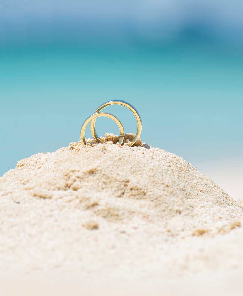 What is the Best Jewelry for a Beach Wedding?