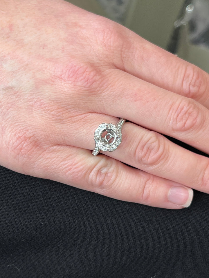 Estate 18K White Gold 0.49CTW Bypass Engagement Ring Mounting
