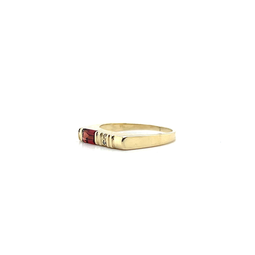 Estate 14KT Yellow Gold Squared Garnet Solitaire Band, ca. 1970's