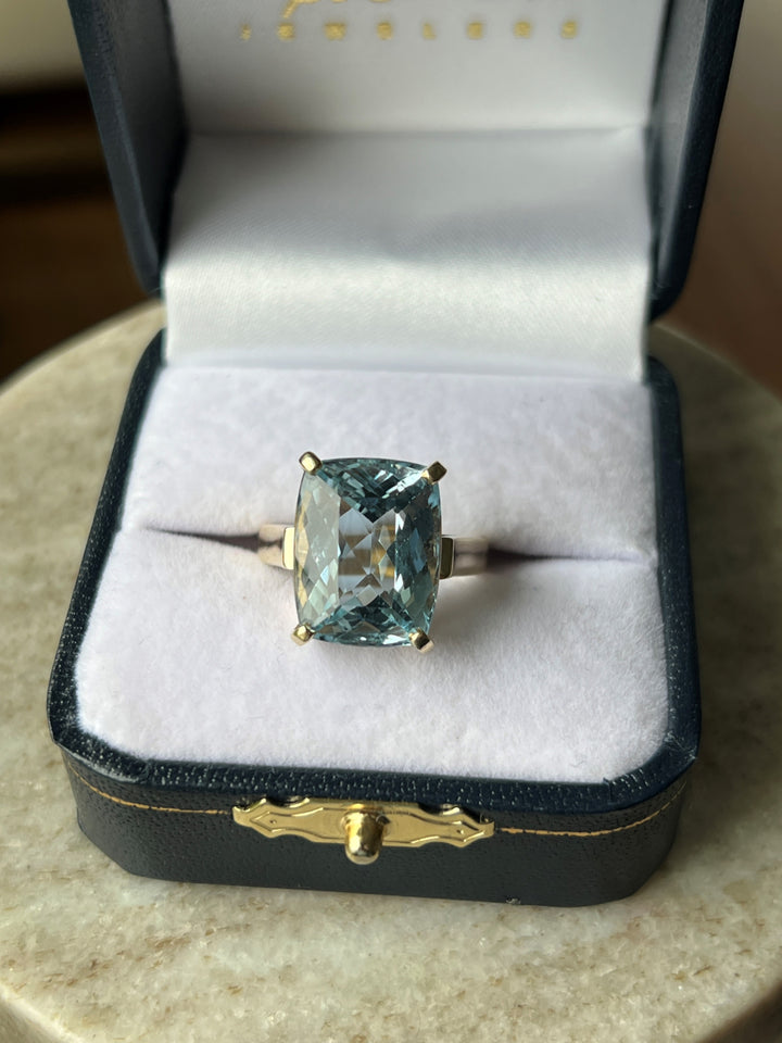 Estate 14K Yellow Gold 8.24CTW Blue Topaz Vintage Cocktail Ring