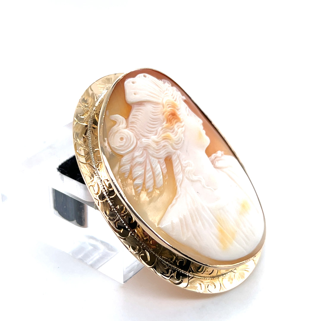 Estate 10KT Yellow Gold Large Oval Cameo Brooch/Pendant, Edwardian