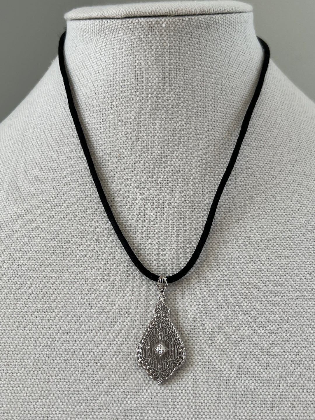 Estate 14K White Gold 0.20CTW Old European Cut Diamond Art Deco Filigree Pendant