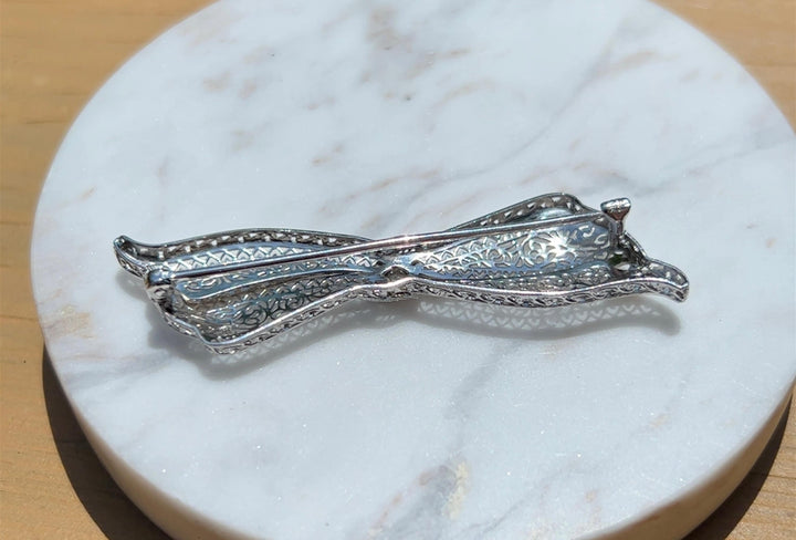 Estate 14K White Gold 0.07CTW Diamond Art Deco Filigree Bow Brooch