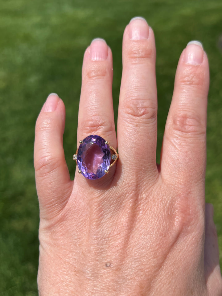 Estate 14K Yellow Gold Oval Amethyst & Diamond Cocktail Ring