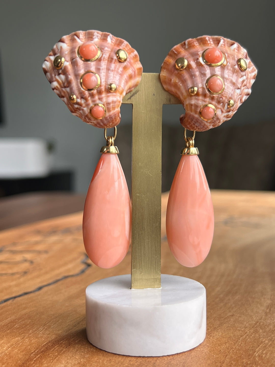 Estate 18K Yellow Gold Natural Seashell & Coral Clip-On Drop Earrings