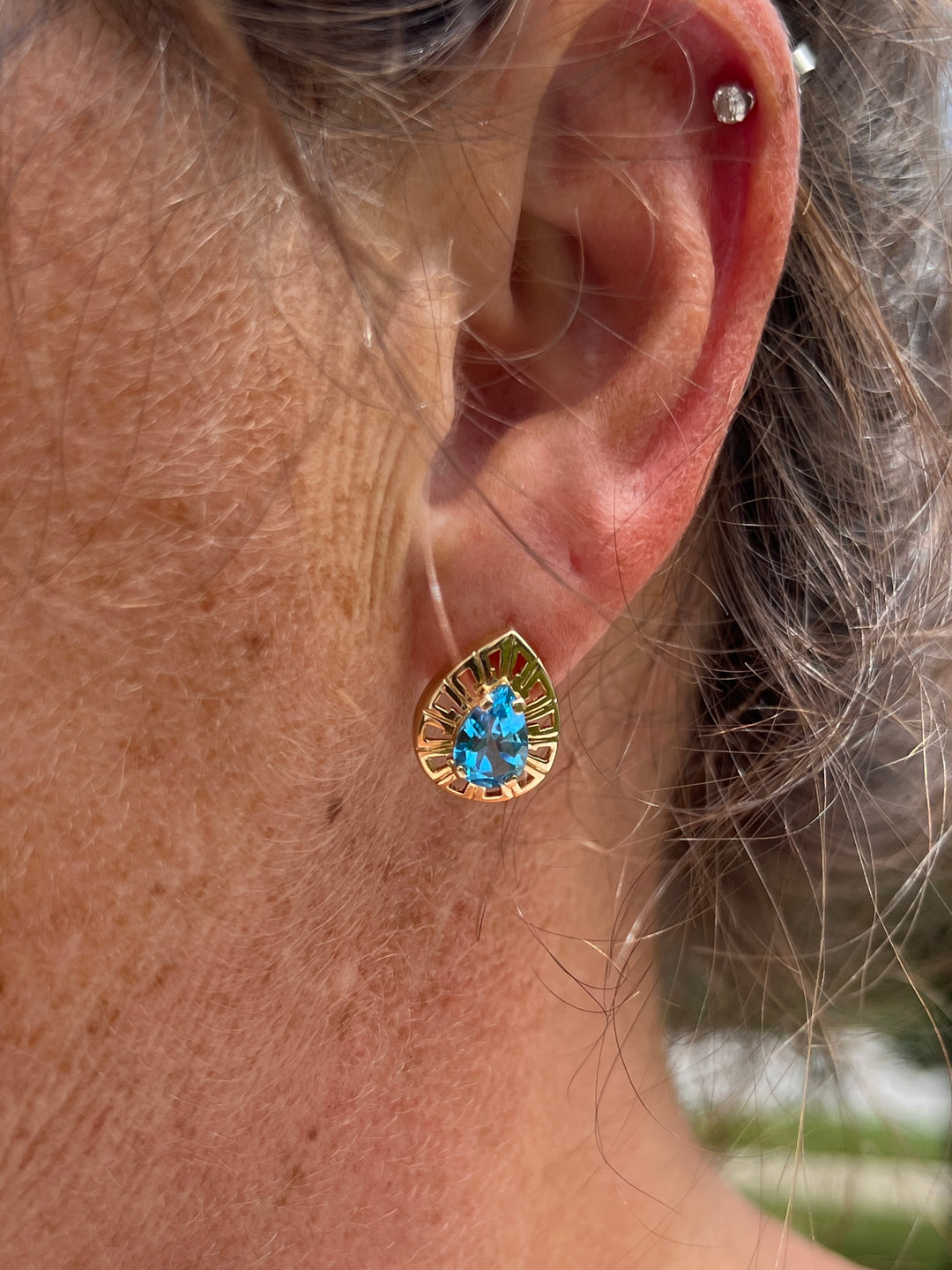 Estate 14K Yellow Gold 3.30CTW Pear-Shaped Blue Topaz Open Frame Stud Earrings