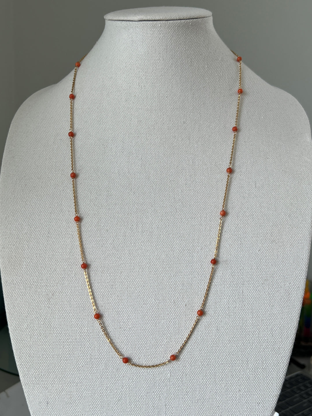 Estate 18K Yellow Gold Vintage Coral Station Necklace
