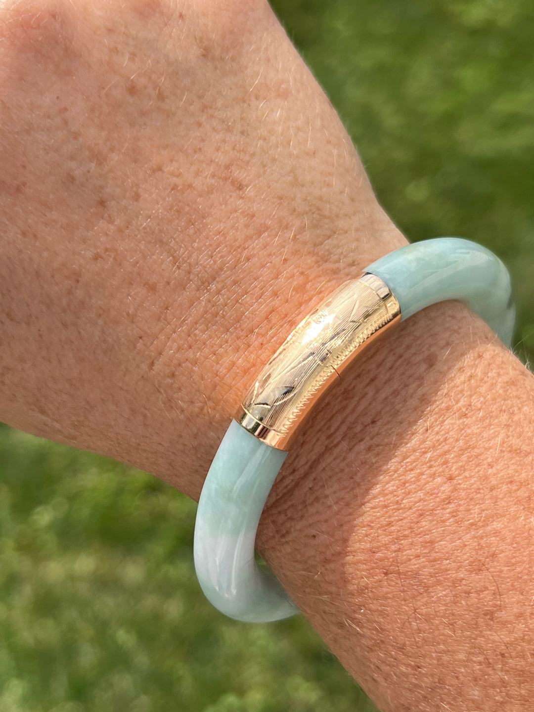 Estate 14K Yellow Gold Undyed Jade Vintage Bangle Bracelet