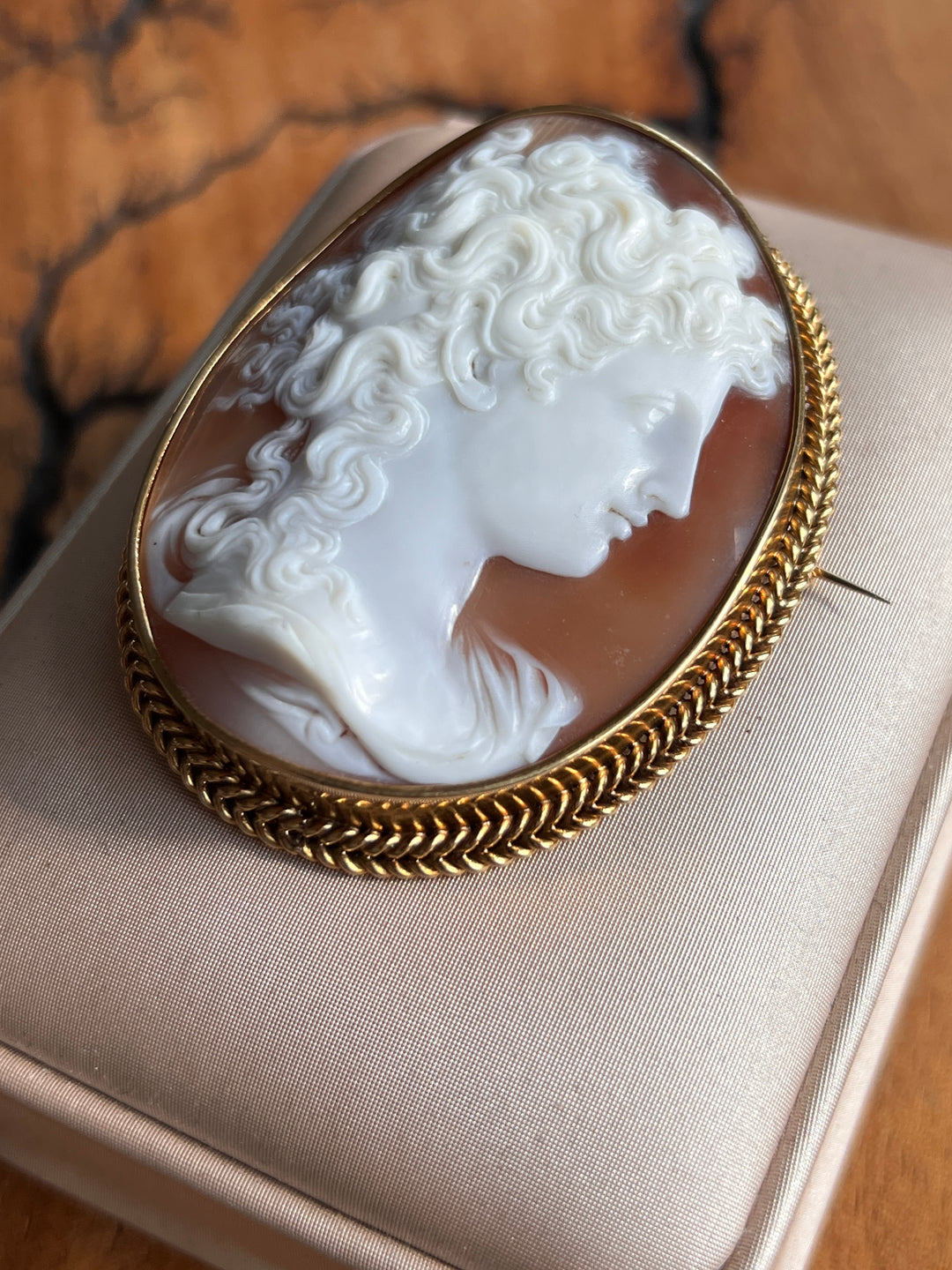 Estate 18K Yellow Gold Shell Cameo Victorian Brooch - AS-IS