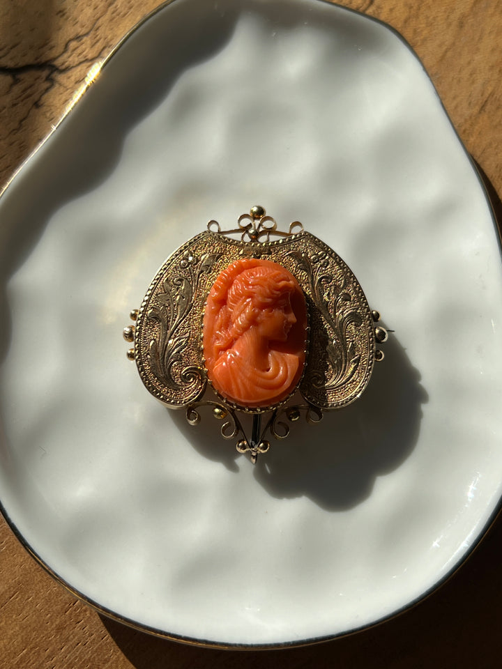 Estate 14K Yellow Gold Carved Coral Victorian Cameo Brooch