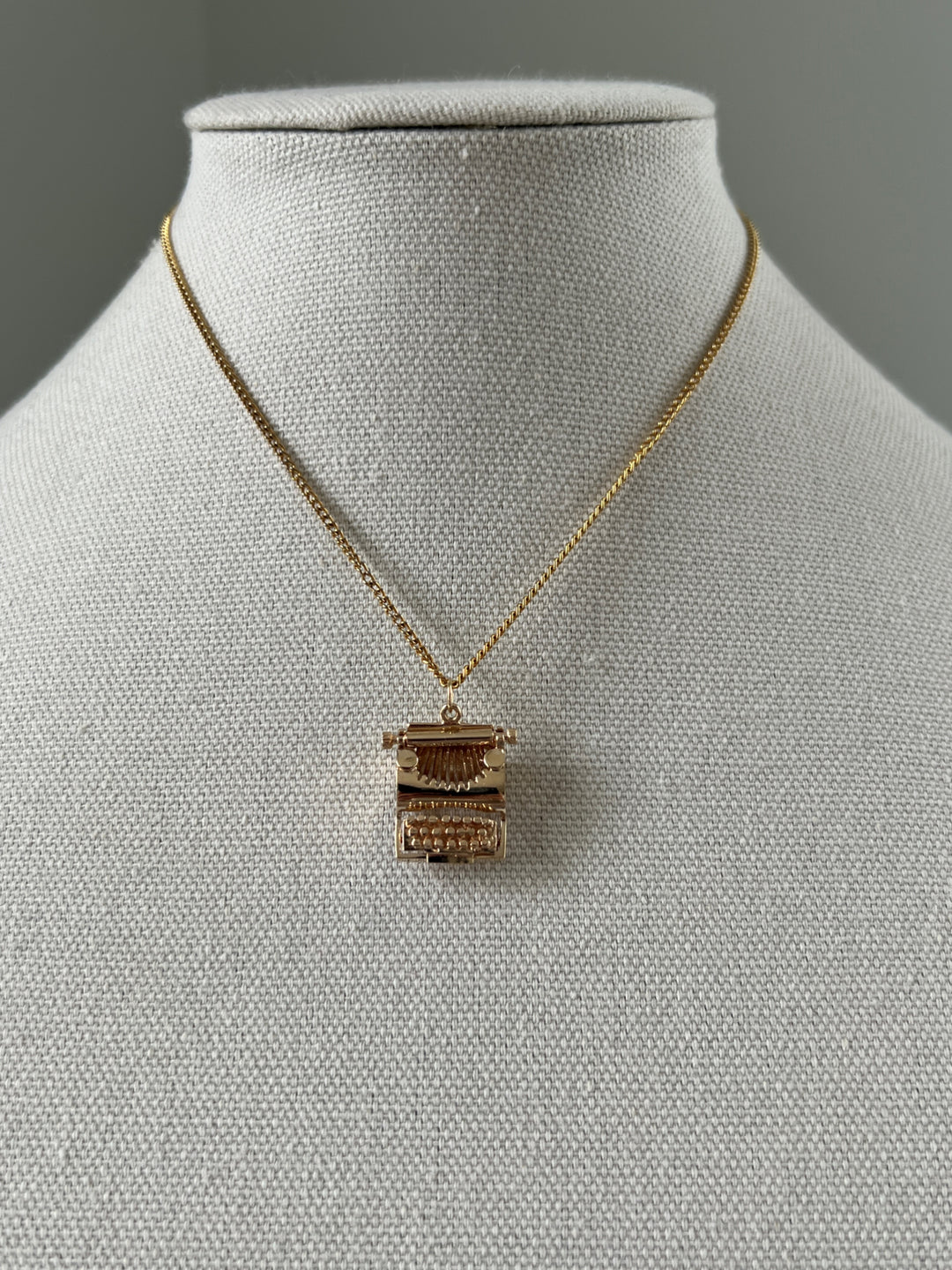 Estate 14KT Yellow Gold Typewriter Pendant/Charm, ca. 1970’s