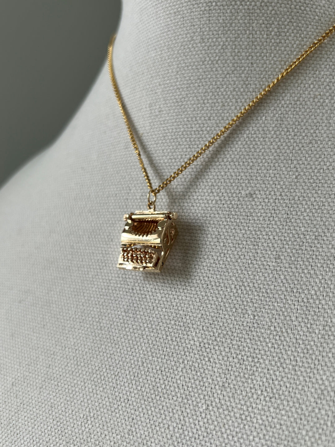 Estate 14KT Yellow Gold Typewriter Pendant/Charm, ca. 1970’s