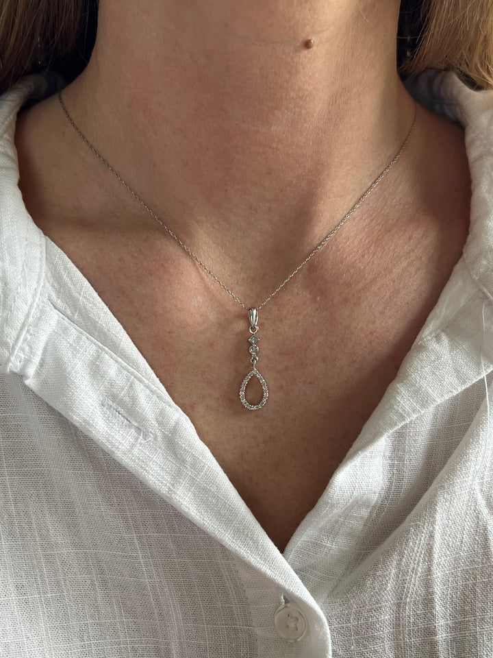 Estate 14K White Gold 0.16CTW Diamond Open Teardrop Pendant Necklace