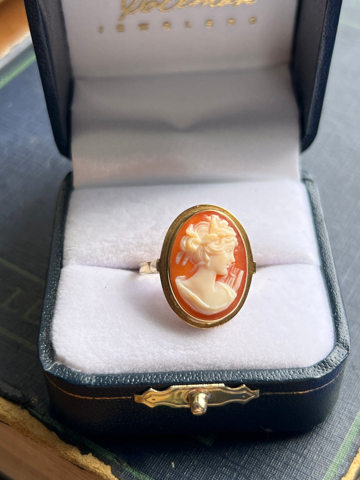 Estate 18K Yellow Gold Antique Shell Cameo "Erato" Ring