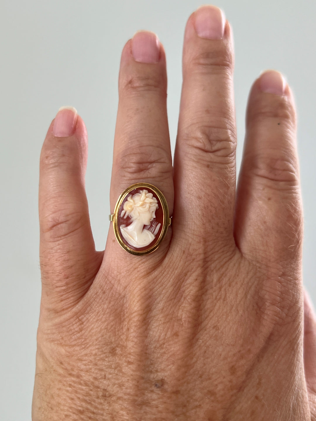 Estate 18K Yellow Gold Antique Shell Cameo "Erato" Ring