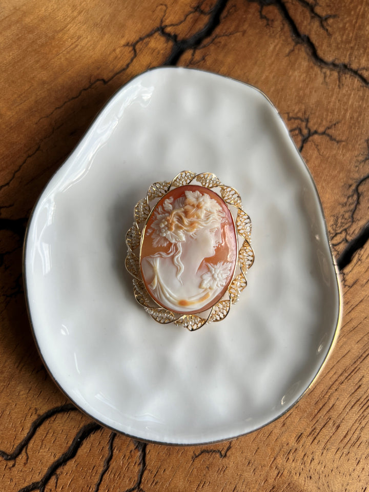 Estate 10K Yellow Gold Shell Cameo & Seed Pearl Antique Brooch