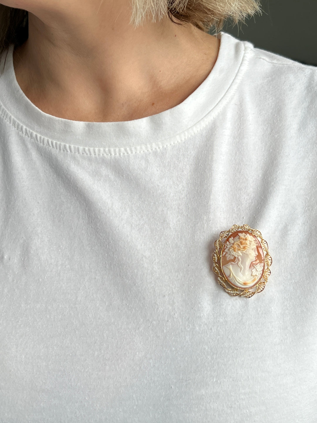 Estate 10K Yellow Gold Shell Cameo & Seed Pearl Antique Brooch