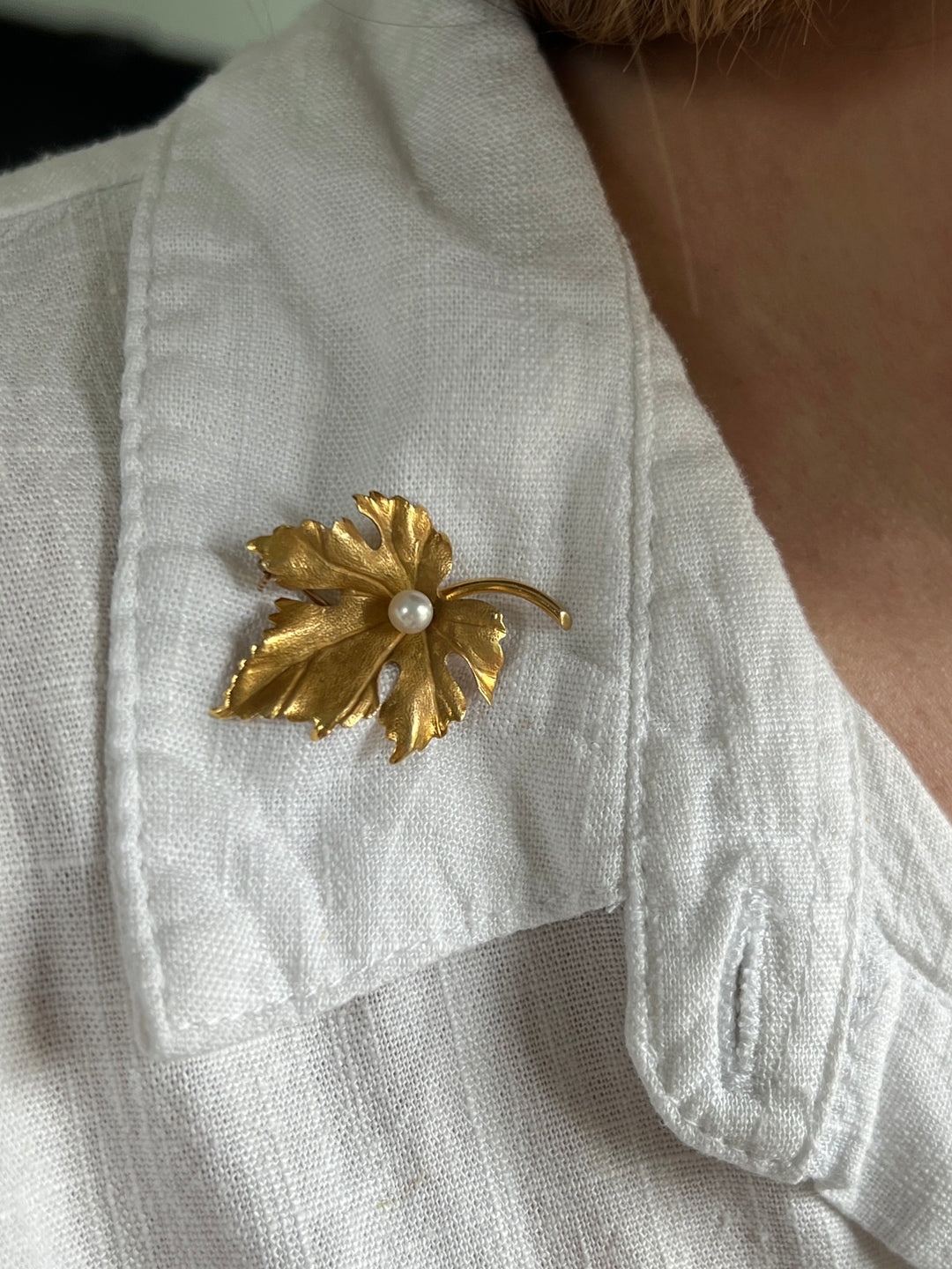 Estate 14K Yellow Gold  Freshwater Pearl Vintage Oak Leaf Pin