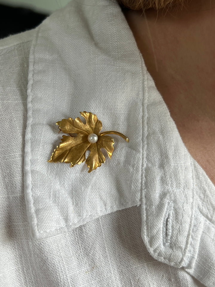 Estate 14K Yellow Gold  Freshwater Pearl Vintage Oak Leaf Pin