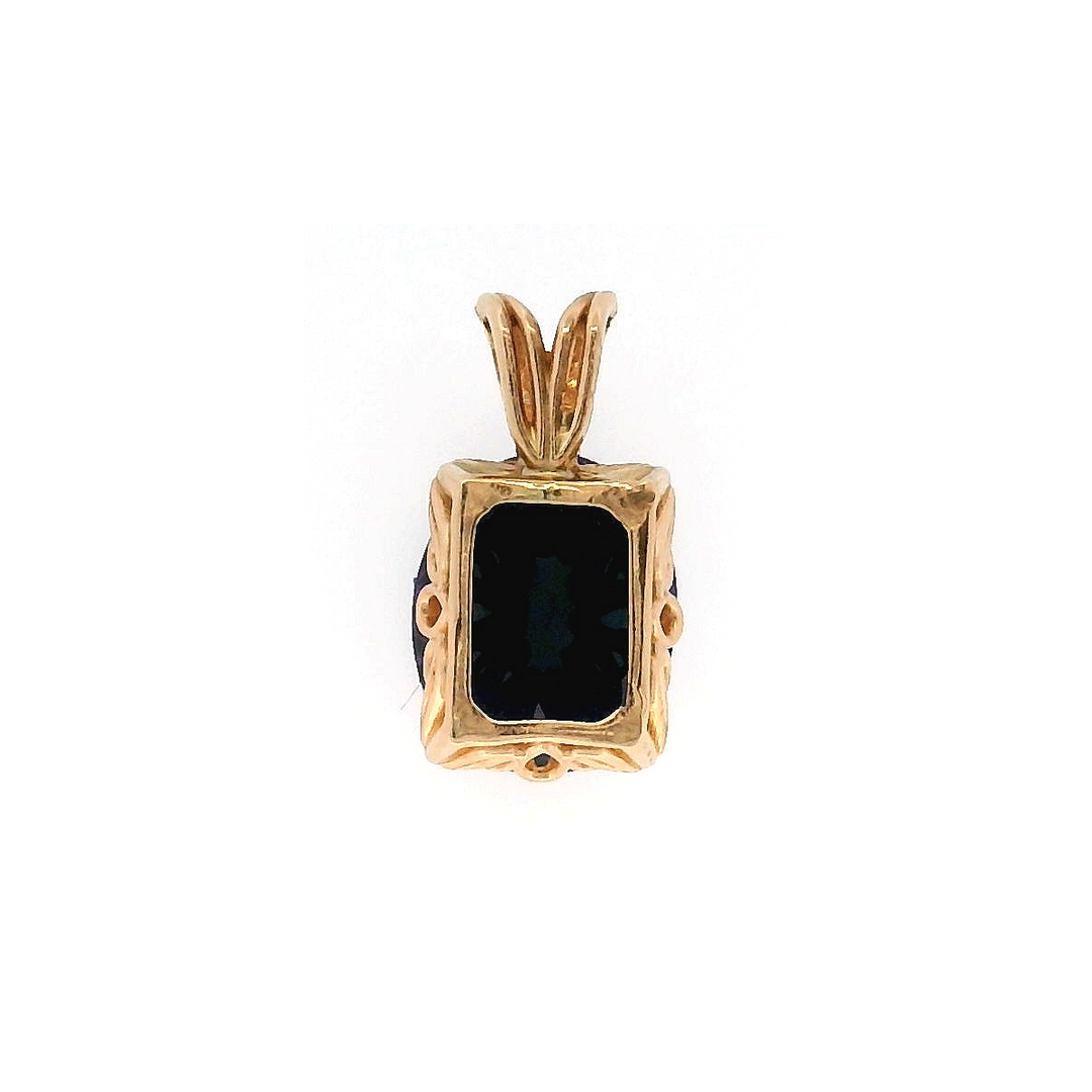 Estate 14K Gold 1.14CTW Oval Amethyst Solitaire Pendant