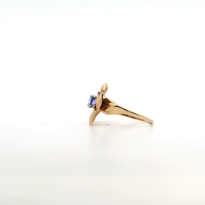 Contemporary Estate 14K Gold Tanzanite Flower Design Ring