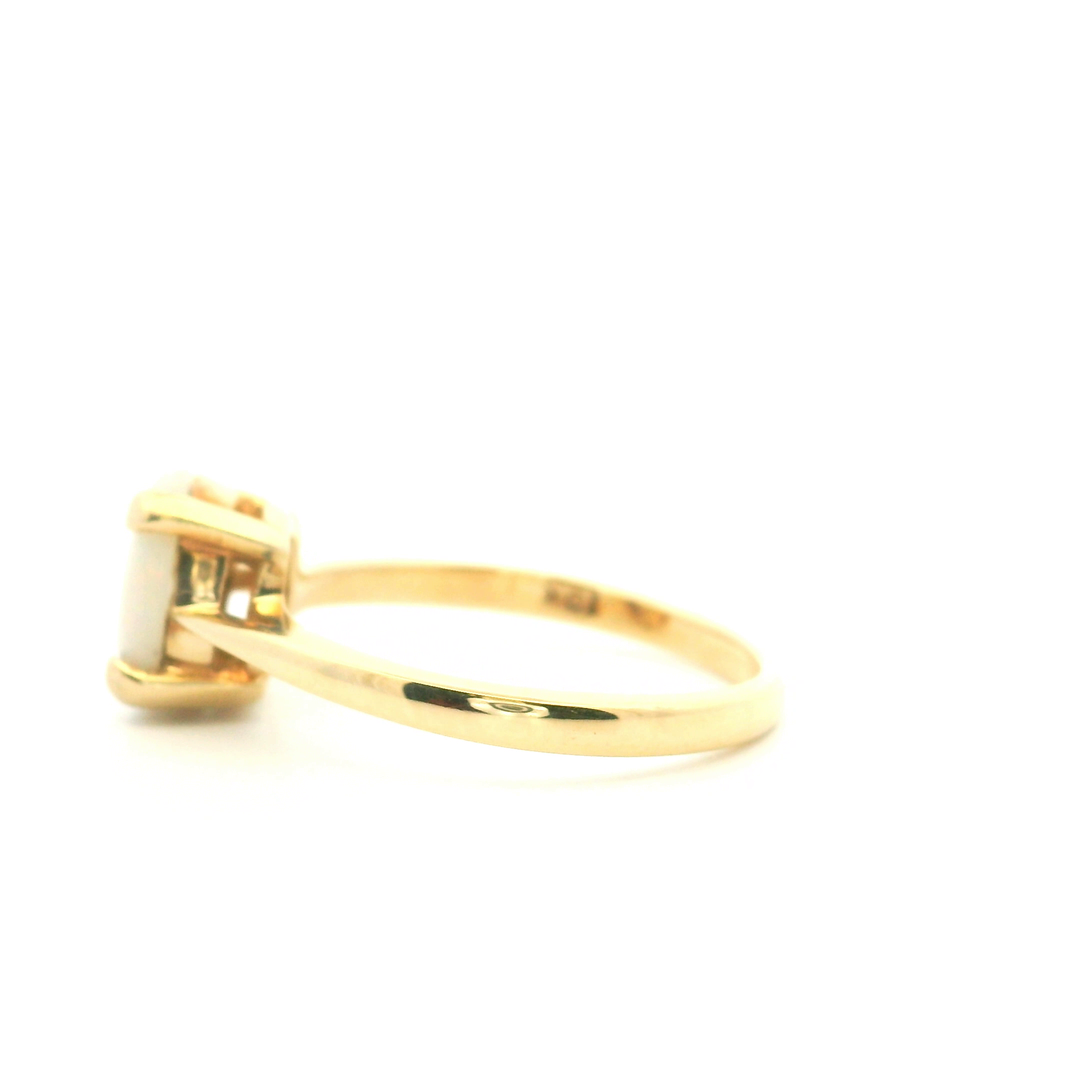 Estate 10K Yellow Gold Oval Opal Solitaire Ring