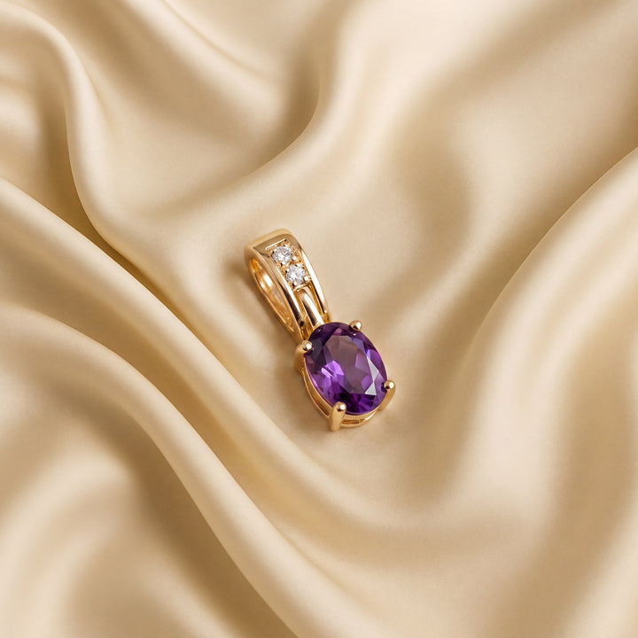 Estate 14KT Yellow Gold 0.65CTW Oval Amethyst and Diamond Pendant
