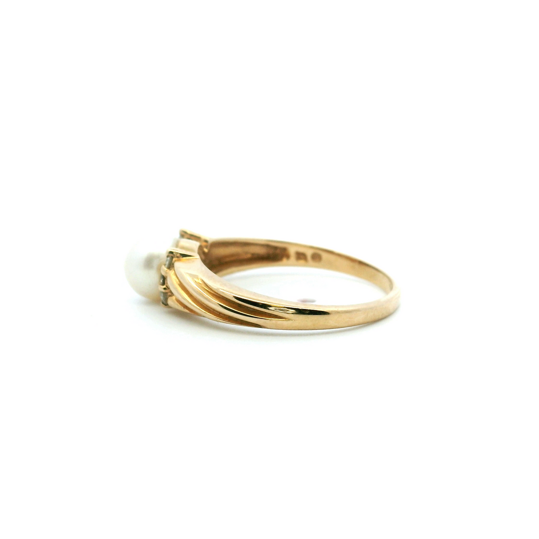 Estate 14K Yellow Gold Cultured Pearl & Diamond Ring