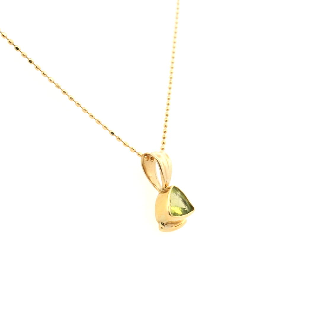 Estate 14KT Yellow Gold Trillion Cut Peridot Pendant