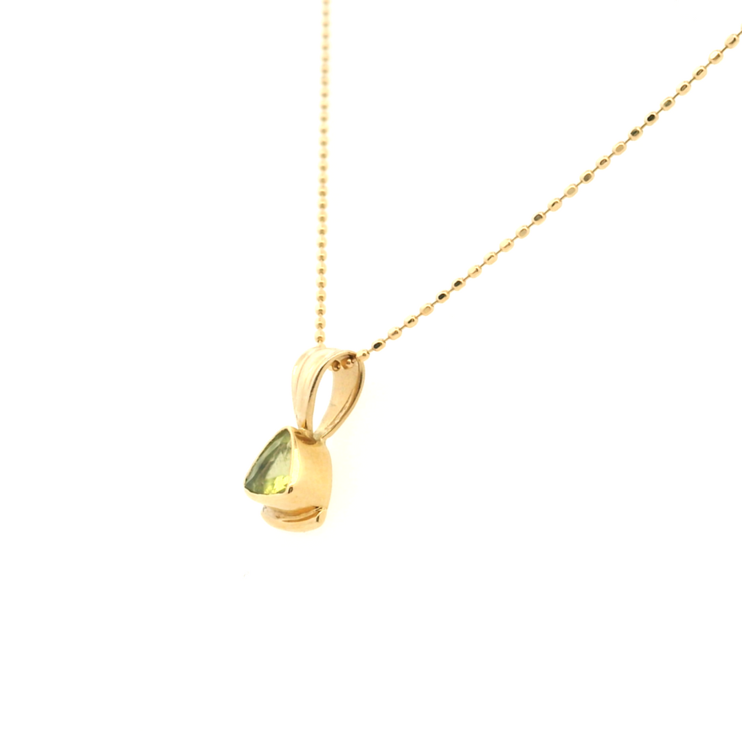 Estate 14KT Yellow Gold Trillion Cut Peridot Pendant