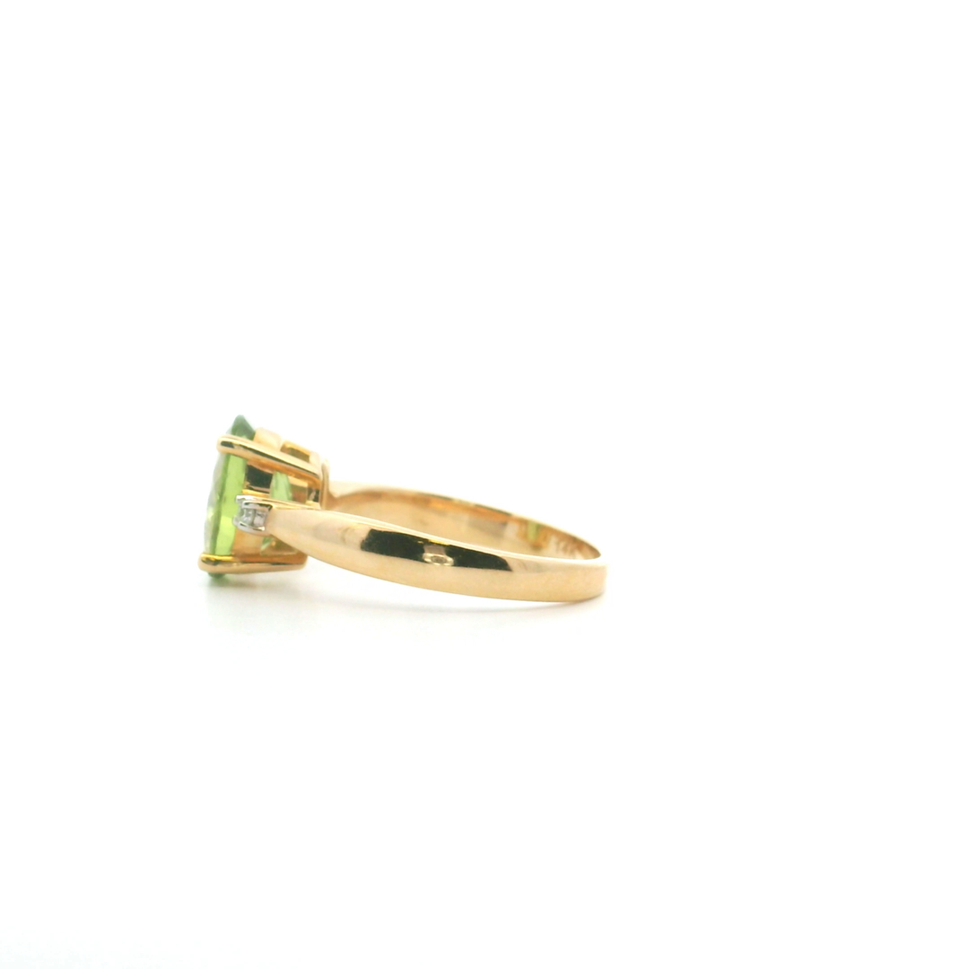 Estate 14KT Yellow Gold Oval Peridot & Diamond Ring