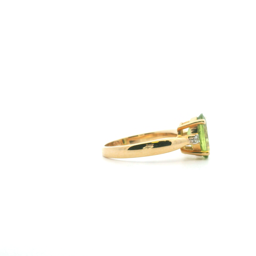 Estate 14KT Yellow Gold Oval Peridot & Diamond Ring