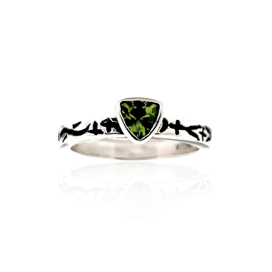 Estate Sterling Silver Trillion-Cut Peridot Engraved Ring