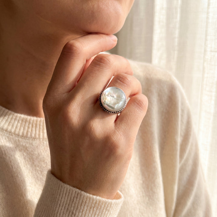 Estate Sterling Silver 20MM Round Cabochon Mother of Pearl Filigree Ring