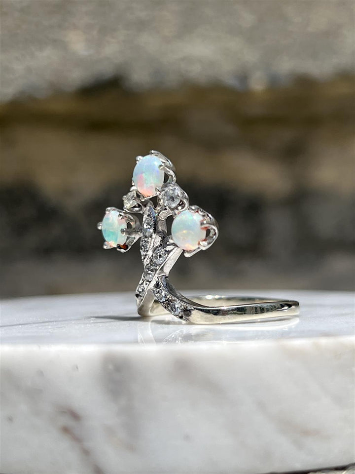 Estate 14K White Gold Opal & Diamond Ring