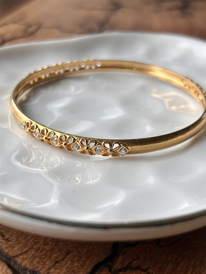 Estate 18K Yellow Gold Diamond Bangle Bracelet - Classic Design