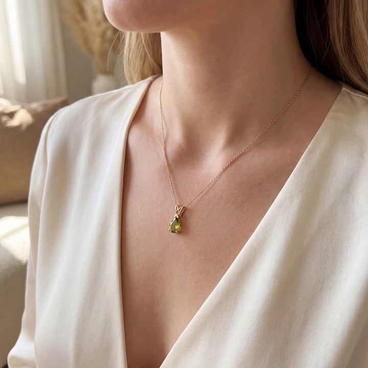 Estate 14K Yellow Gold Pear-Cut Peridot Solitaire Pendant
