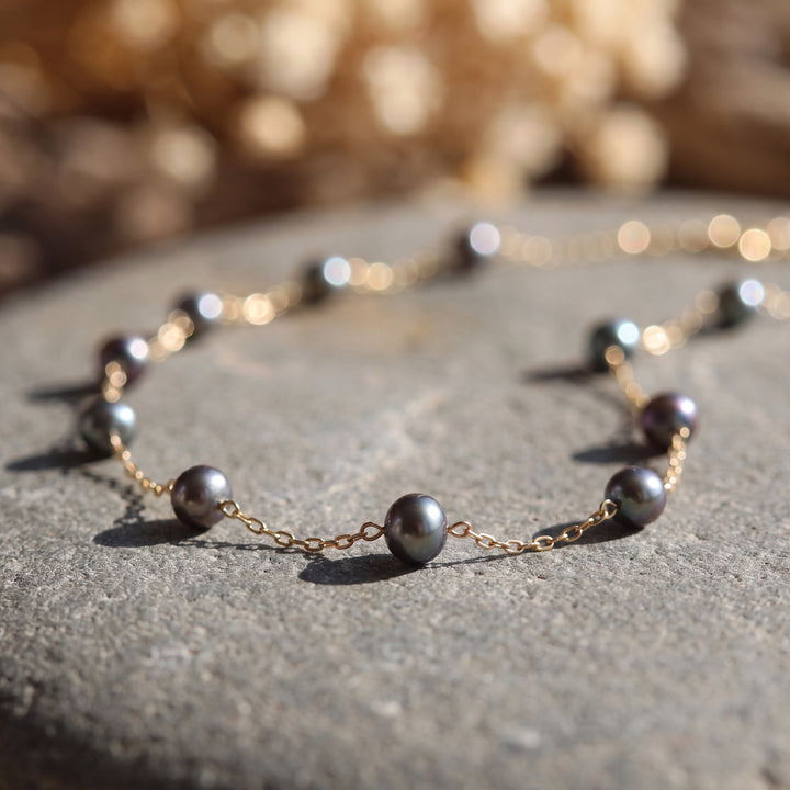 Estate 10KT Yellow Gold Oval Grey Pearl Station Necklace