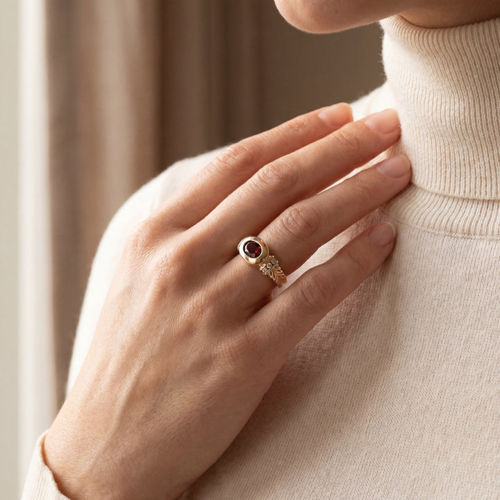 Estate 14K Yellow Gold 1.09CTW East-West Oval Garnet & Diamond Ring