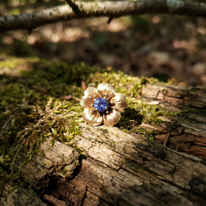Contemporary Estate 14K Gold Tanzanite Flower Design Ring