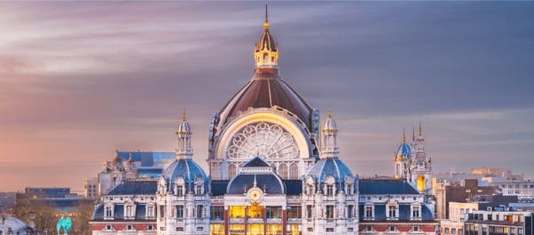 Teen girls in Antwerp Woman in Antwerp