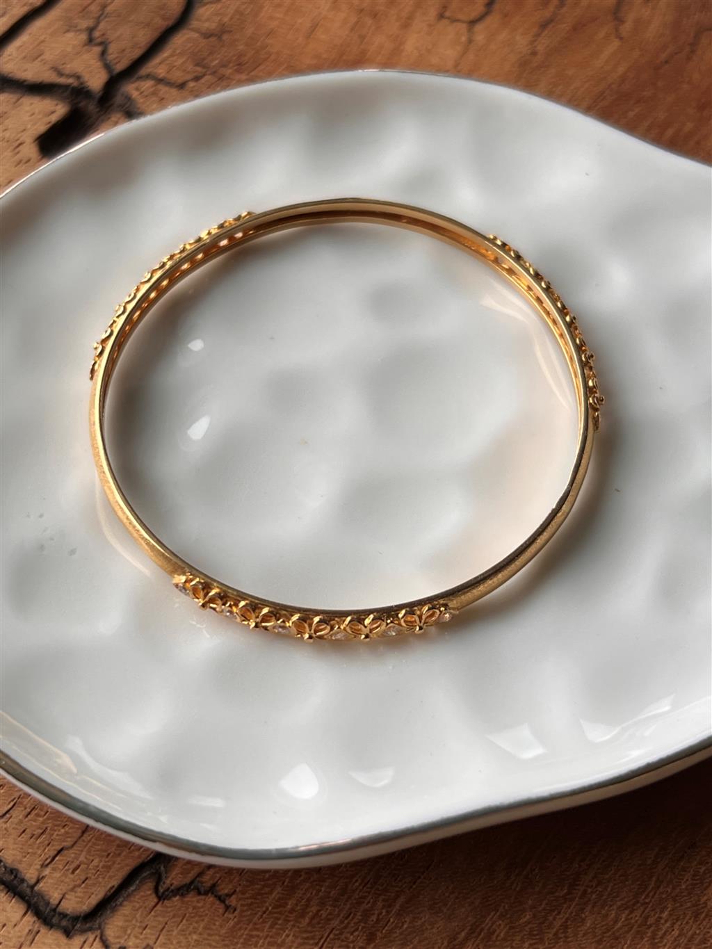 Estate 18K Yellow Gold Diamond Bangle Bracelet - Classic Design