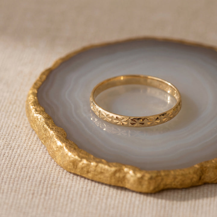 Estate 18K Yellow Gold Starburst Pattern Band Ring