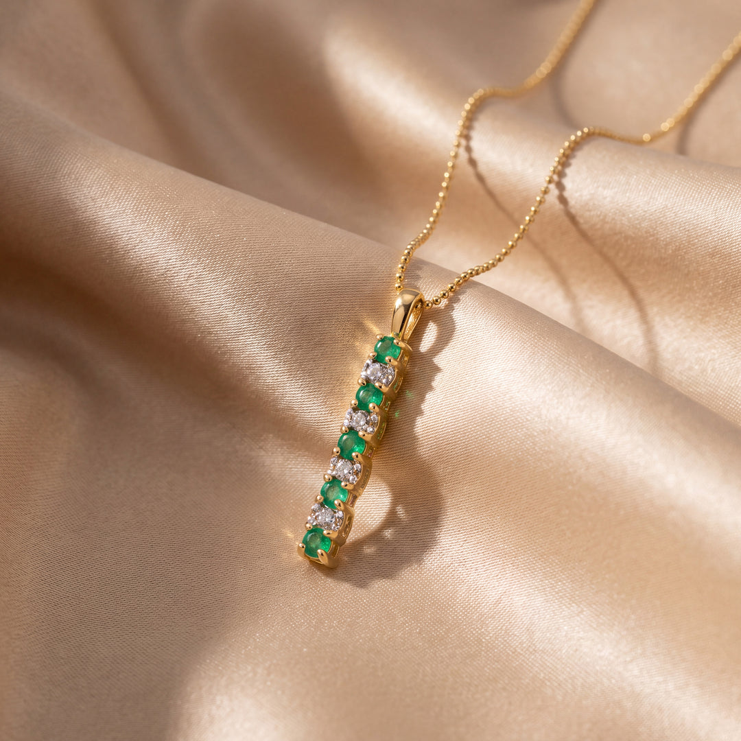 Estate 10K Yellow Gold 0.32CTW Emerald & Diamond Bar Pendant