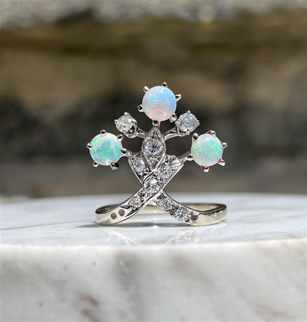 Estate 14K White Gold Opal & Diamond Ring