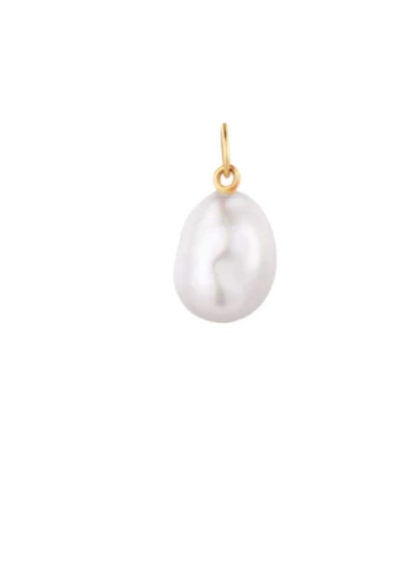 pearl attached to a yellow gold jump ring