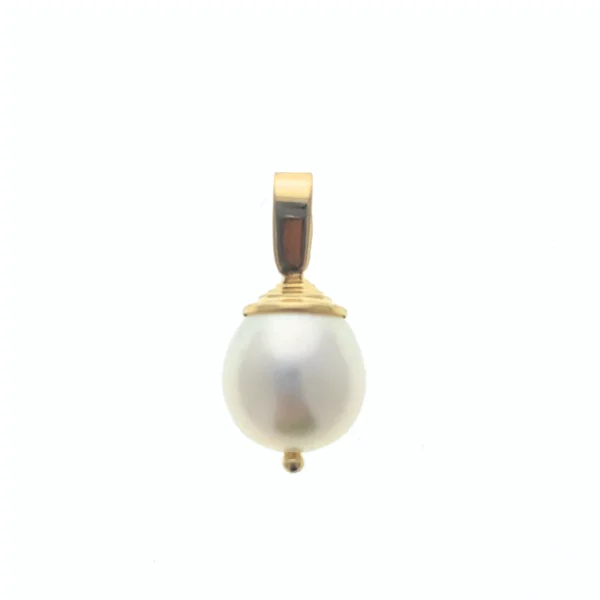 An estate 14 karat yellow gold pearl drop pendant