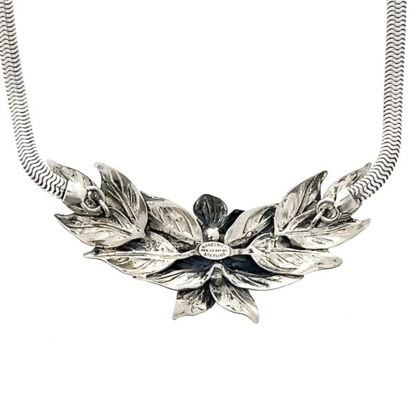 An estate retro silver flower necklace measuring 14" long